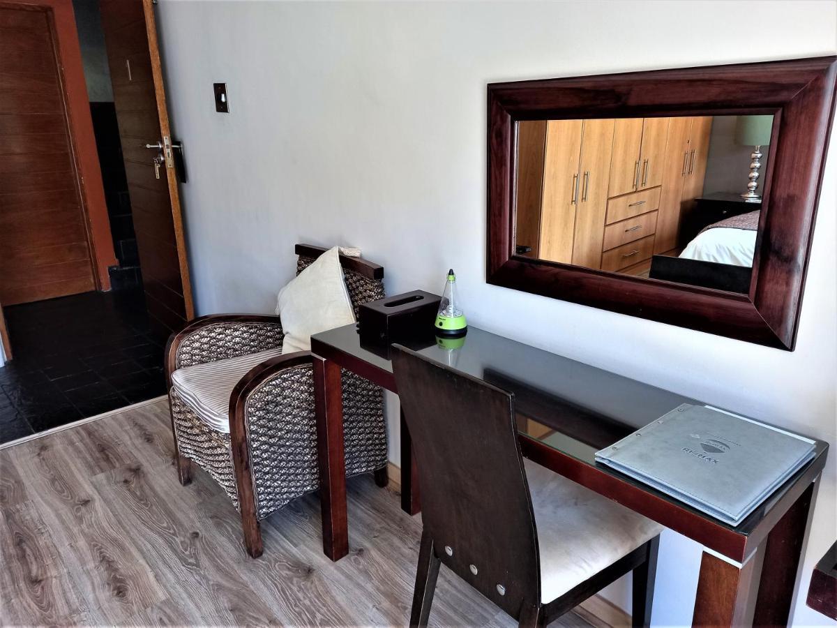 Mandalay Beach Guest House Bloubergstrand Exterior foto
